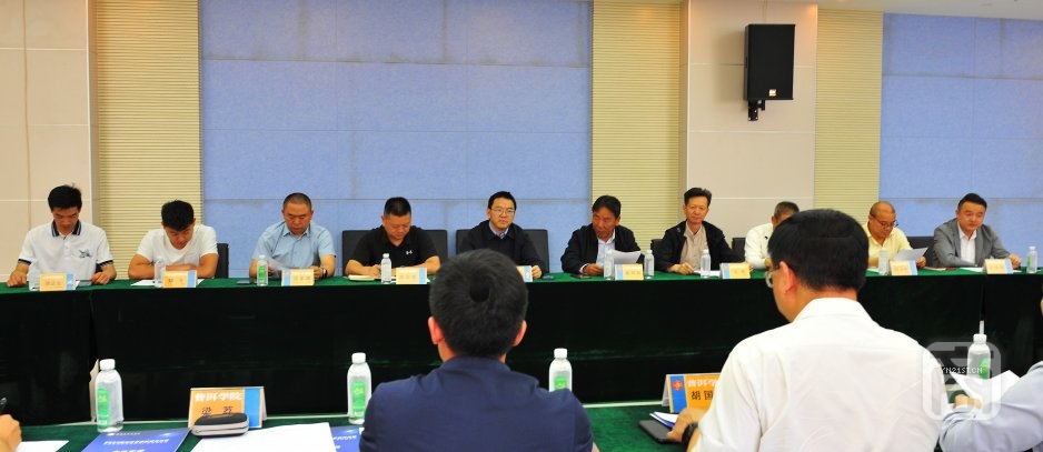 普洱学院访企商会正面.jpg